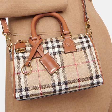 fake burberry holdall|how to spot a burberry bag.